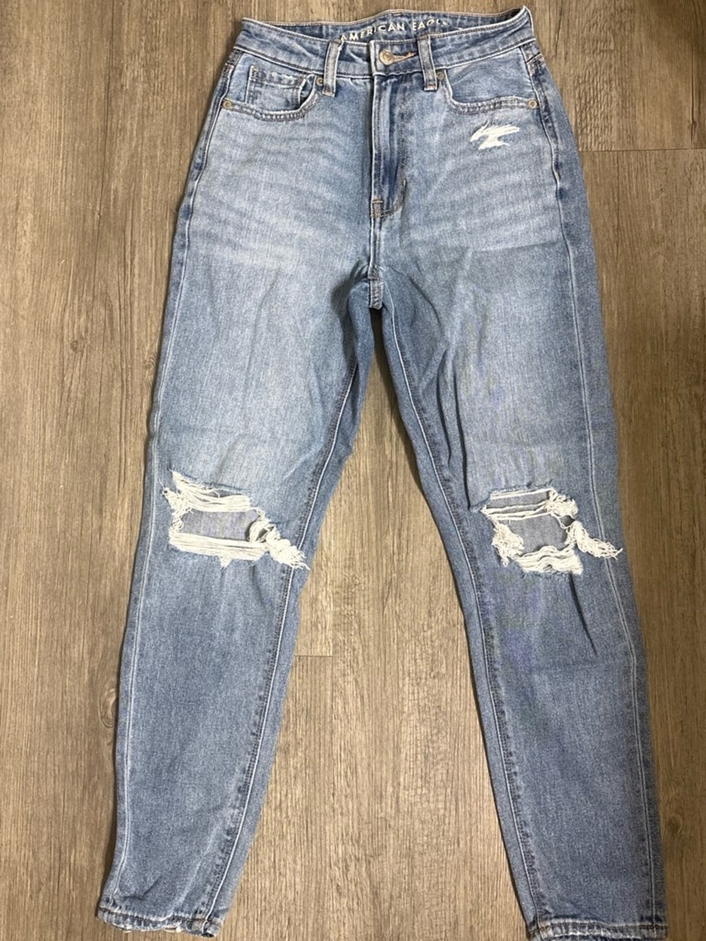 American Eagle Outfitters High-Rise Distressed Women's Jeans - Light Blue